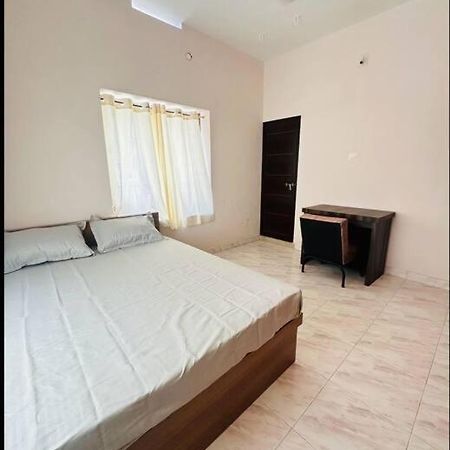 Home At Guruvayur 2 Ac Room,1 Single Bed,Kitchen Guruvāyūr Exterior foto