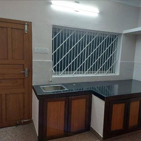Home At Guruvayur 2 Ac Room,1 Single Bed,Kitchen Guruvāyūr Exterior foto