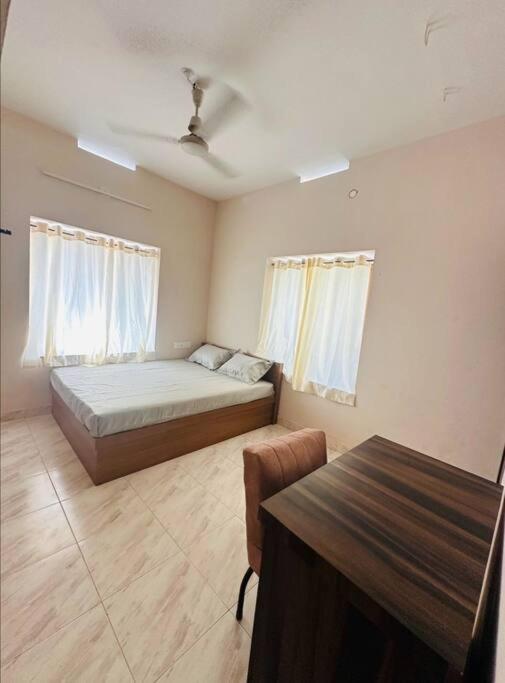 Home At Guruvayur 2 Ac Room,1 Single Bed,Kitchen Guruvāyūr Exterior foto
