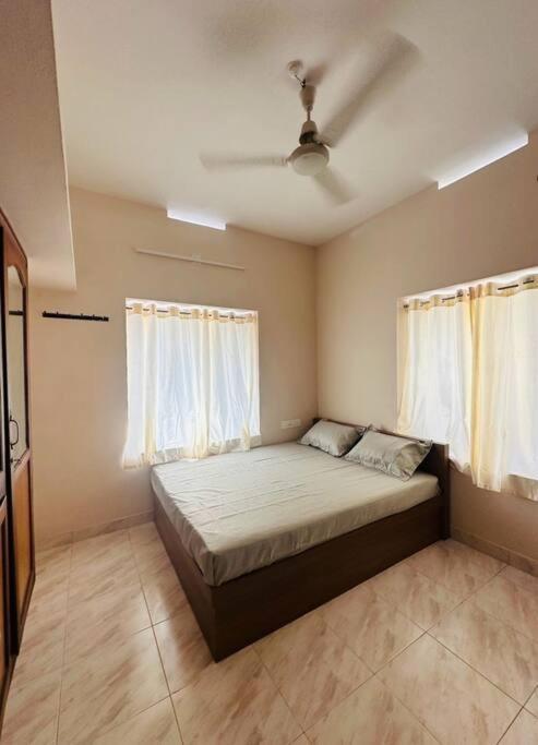 Home At Guruvayur 2 Ac Room,1 Single Bed,Kitchen Guruvāyūr Exterior foto